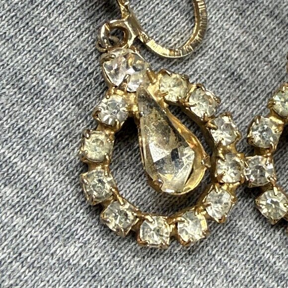 Vintage Gold-Tone Screw Back Clip-On Earrings Clear Rhinestones Teardrop Accent - Picture 3 of 16